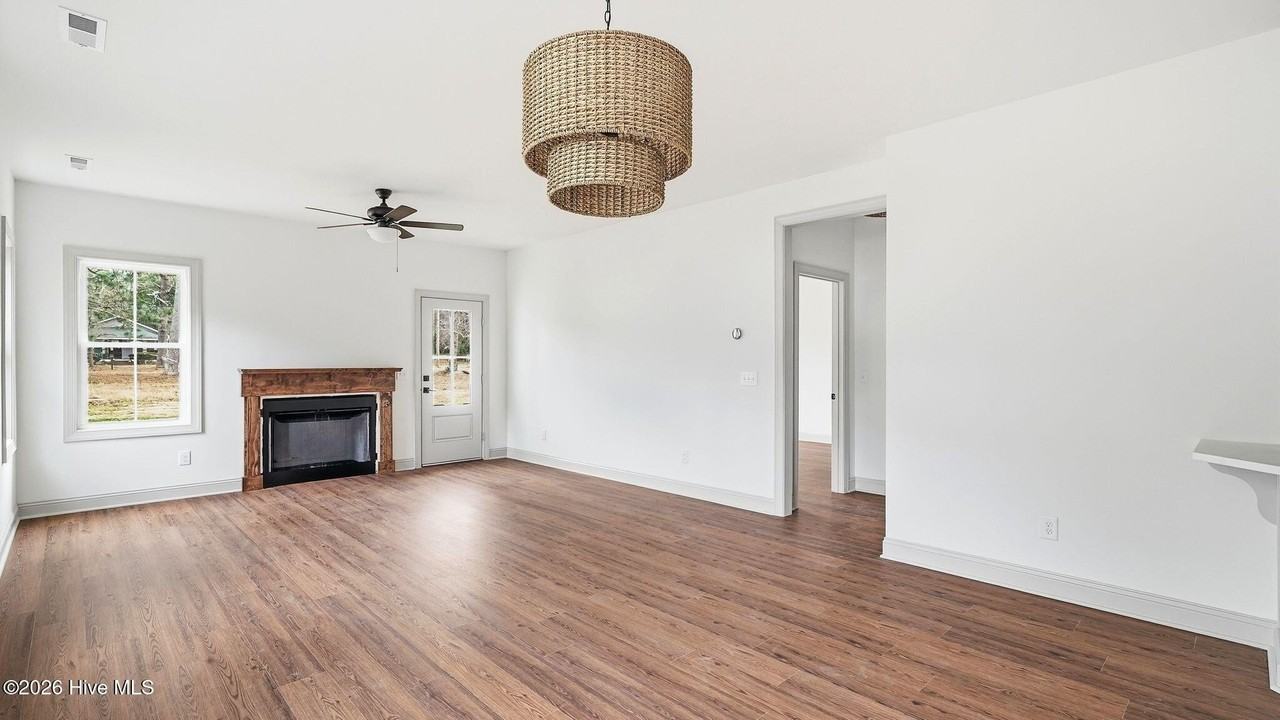 1405 N May St - Photo 7 of 37