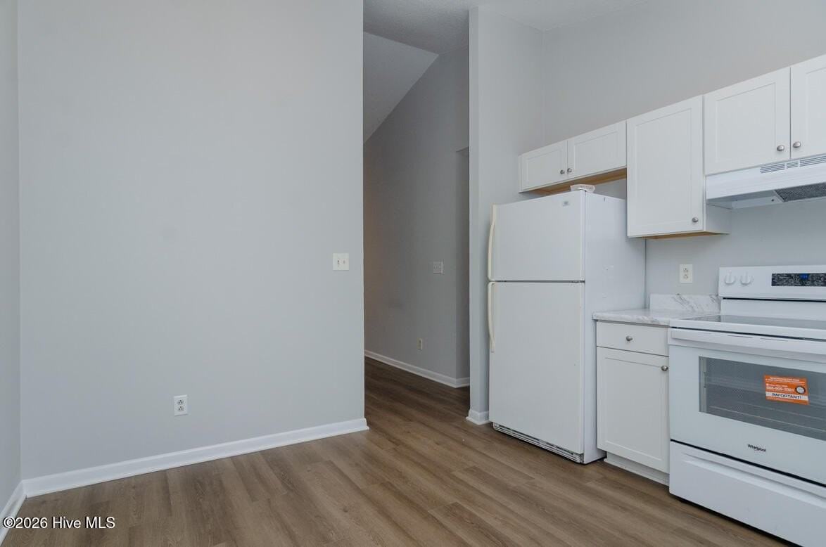 818 Varsity Dr - Photo 7 of 19