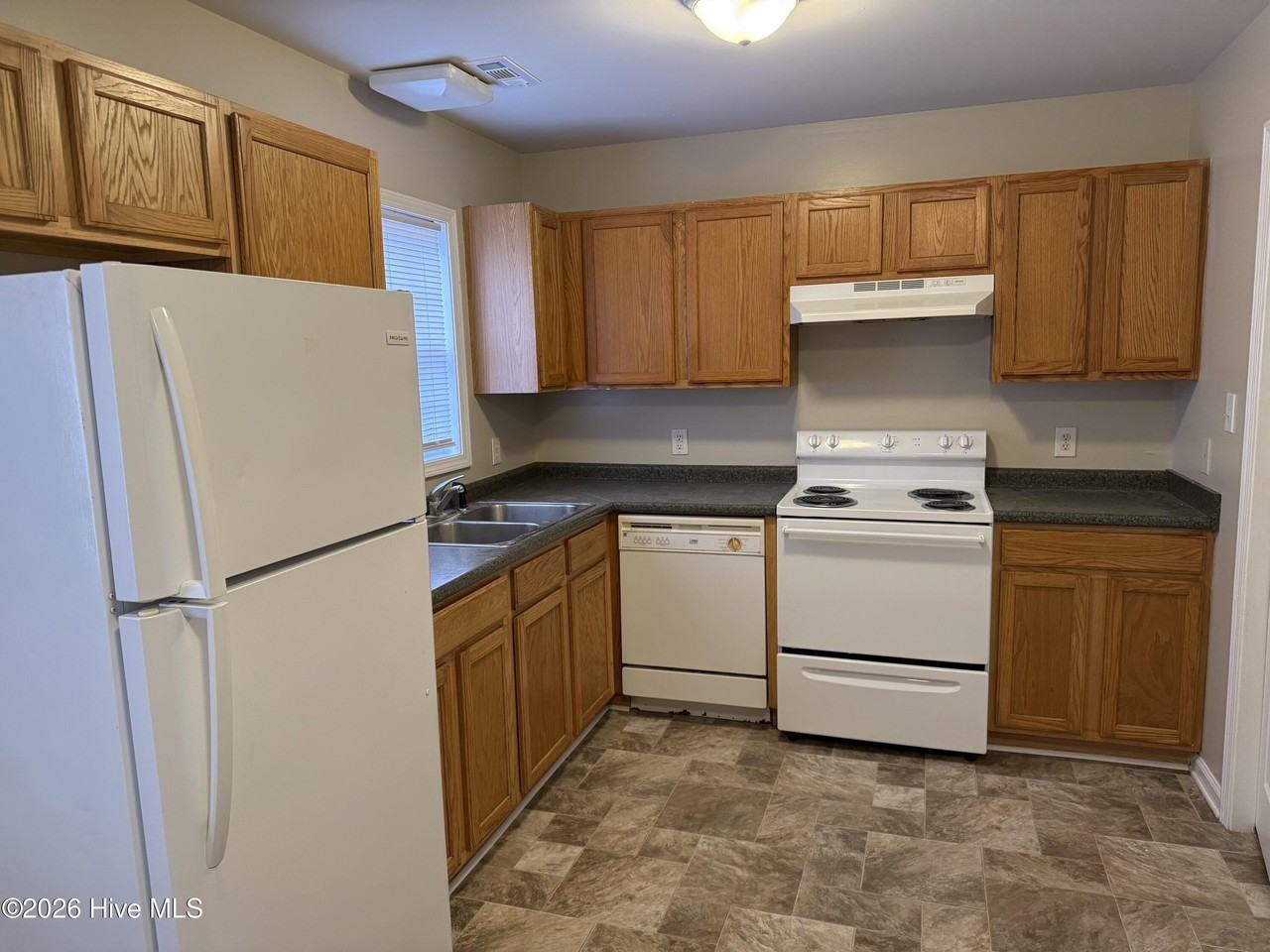 122 Short St - Photo 4 of 9