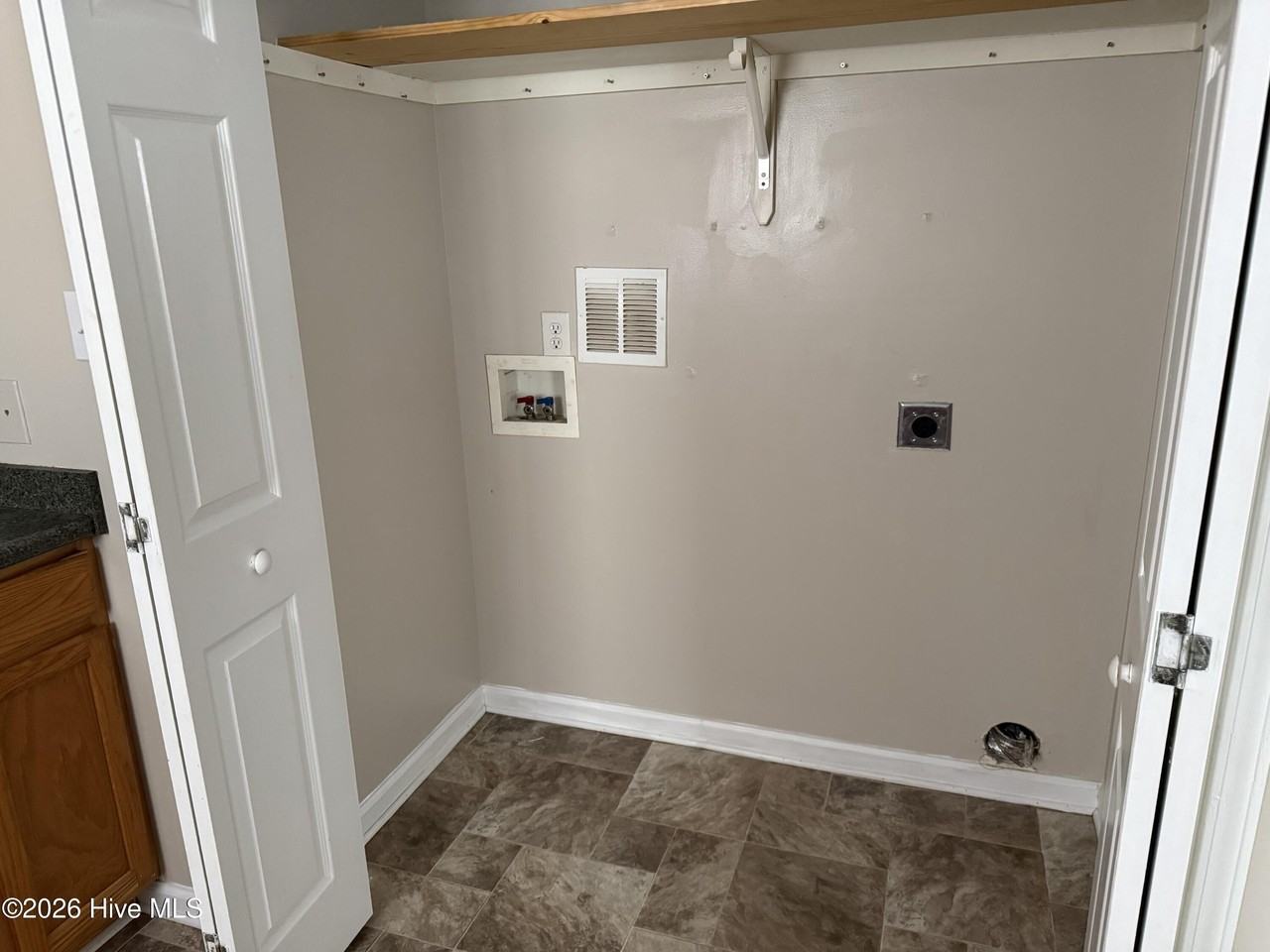 122 Short St - Photo 5 of 9