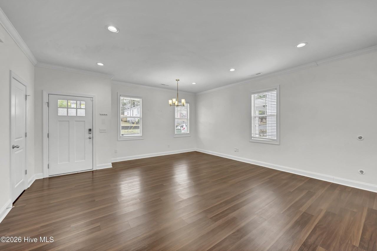 1011 Campbell St - Photo 5 of 22