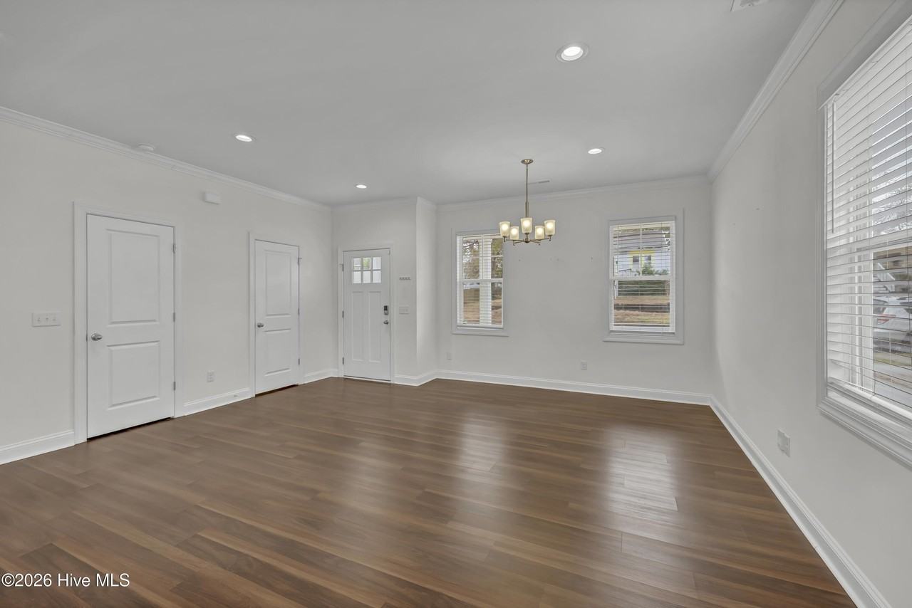 1011 Campbell St - Photo 6 of 22