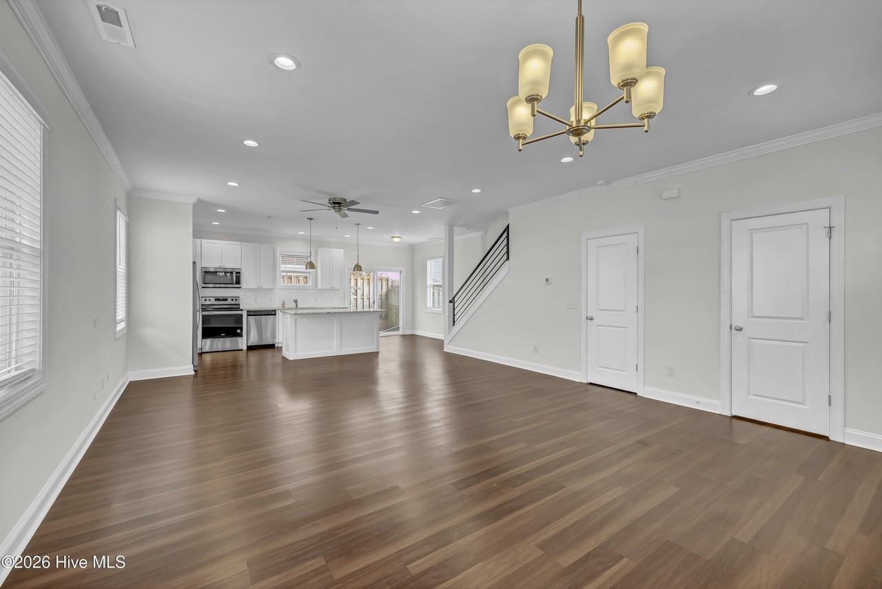 1011 Campbell St - Photo 7 of 22