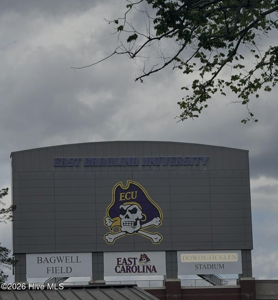 1600 Longwood Dr - Photo 2 of 3