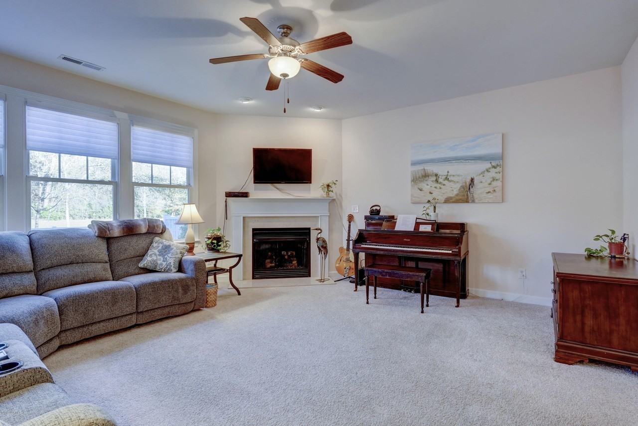 4303 Peeble Dr - Photo 5 of 32