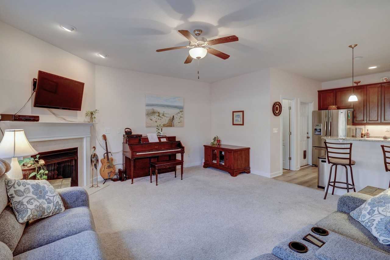 4303 Peeble Dr - Photo 6 of 32