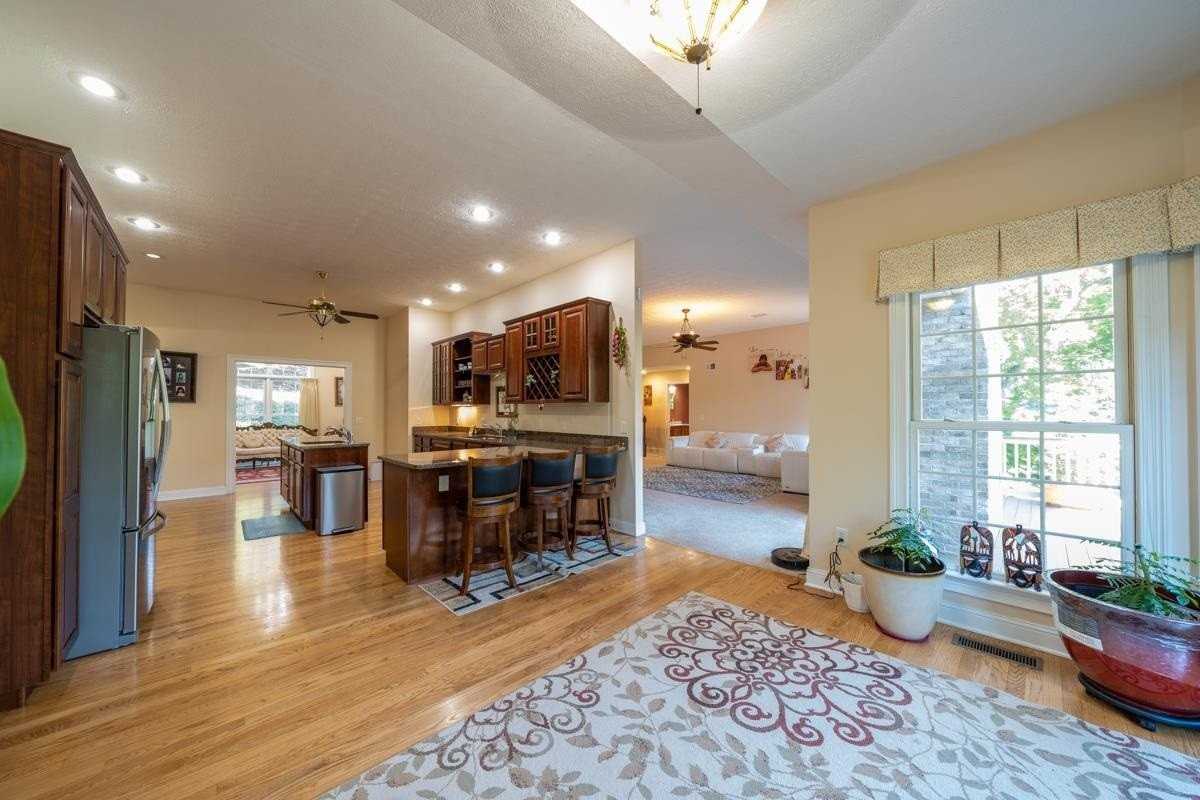 285 Steeplechase Dr - Photo 3 of 38