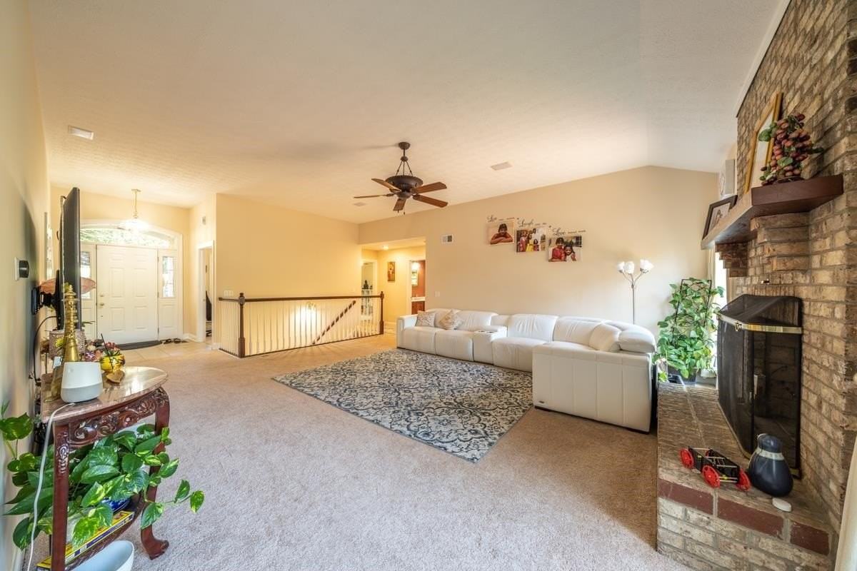 285 Steeplechase Dr - Photo 4 of 38