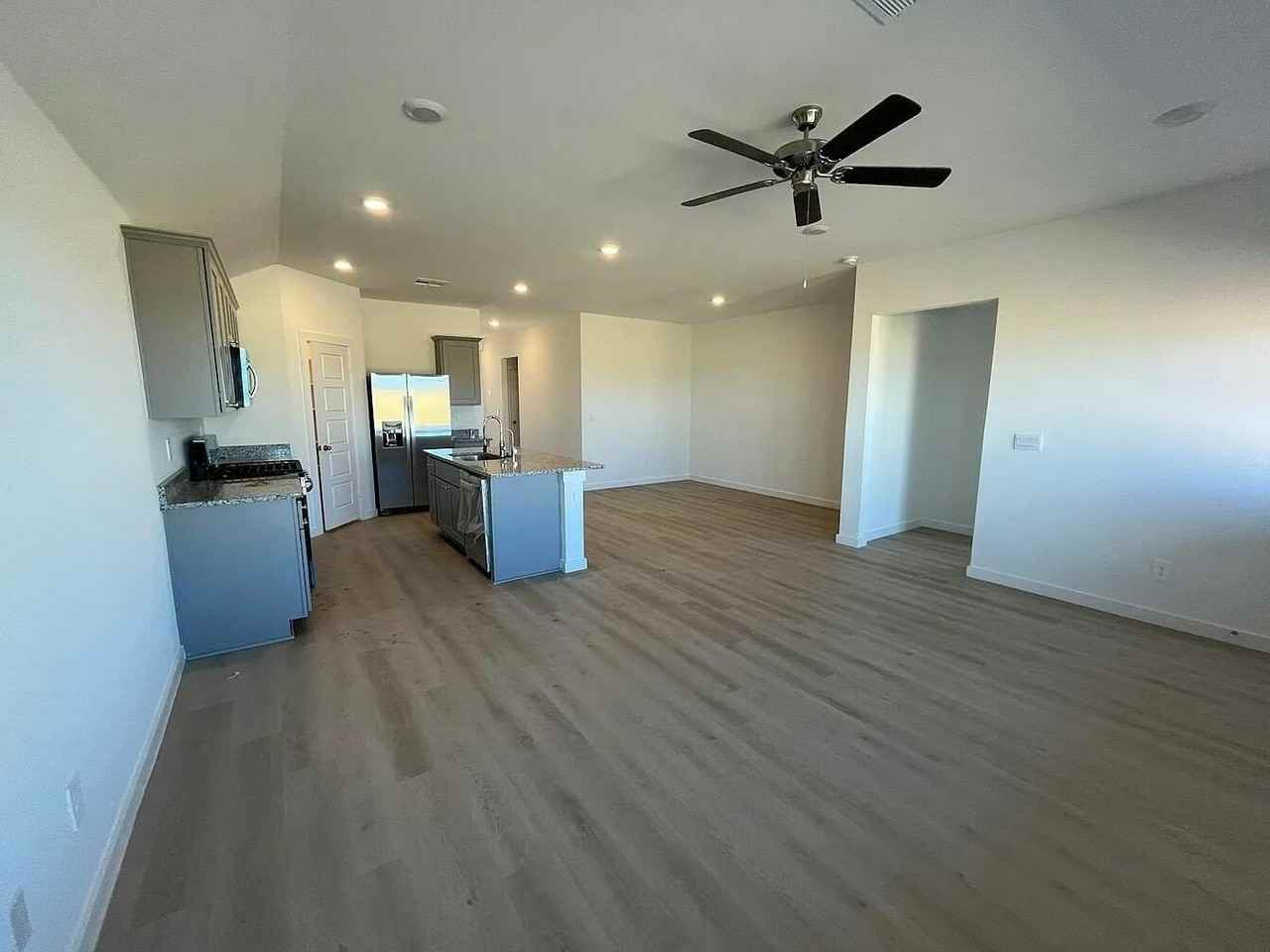 7452 8th St - Photo 3 of 10