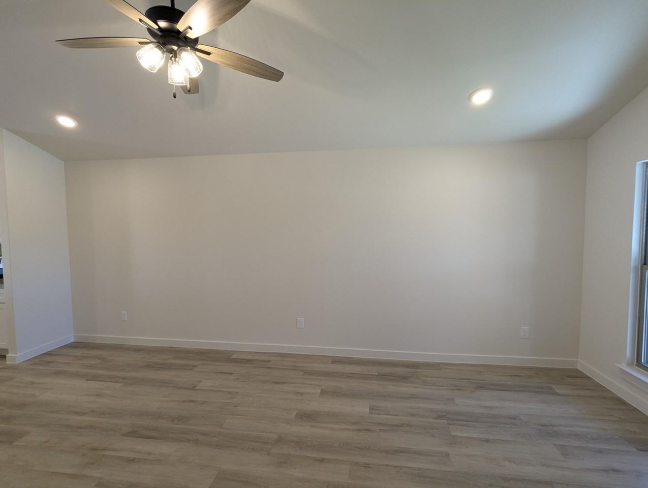 Cottonwood Ave - Photo 4 of 30