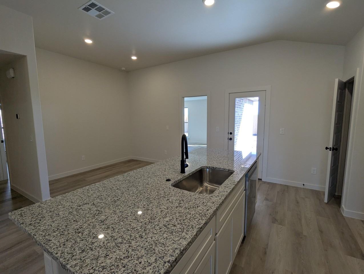 Cottonwood Ave - Photo 6 of 30