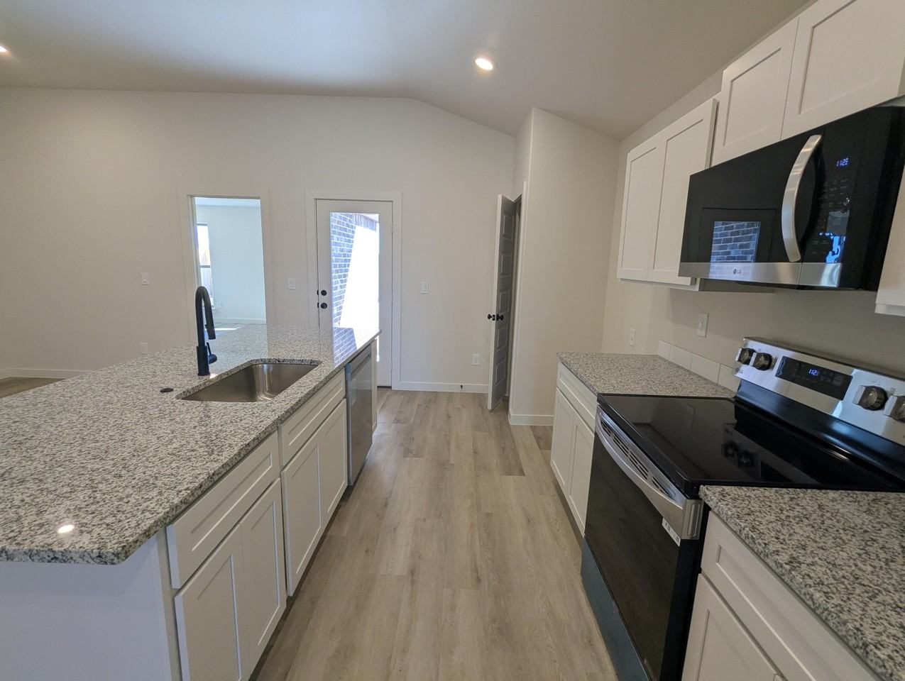 Cottonwood Ave - Photo 7 of 30