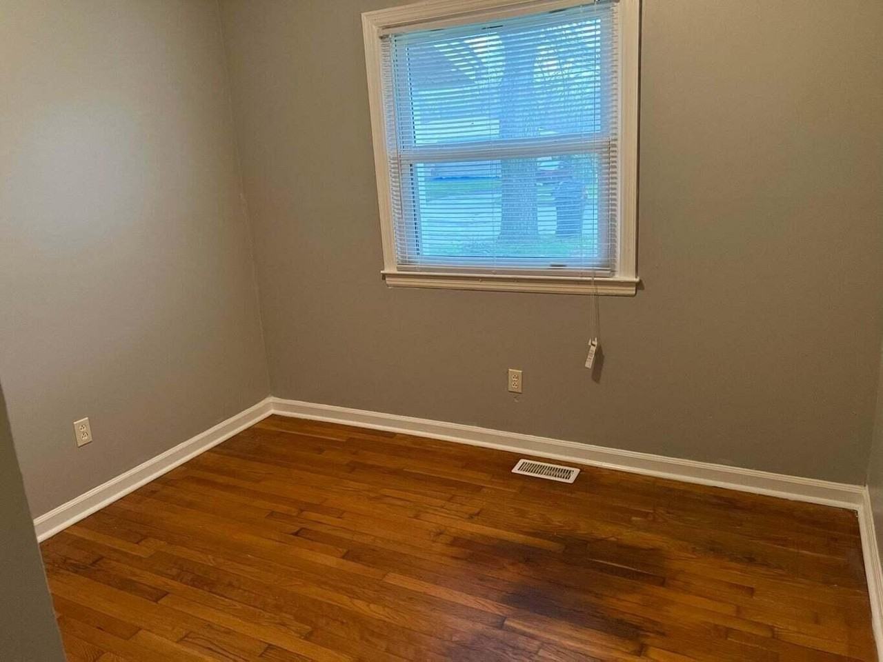 2391 Allen Dr - Photo 2 of 8