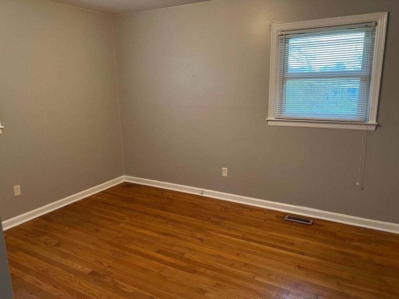 2391 Allen Dr - Photo 5 of 8