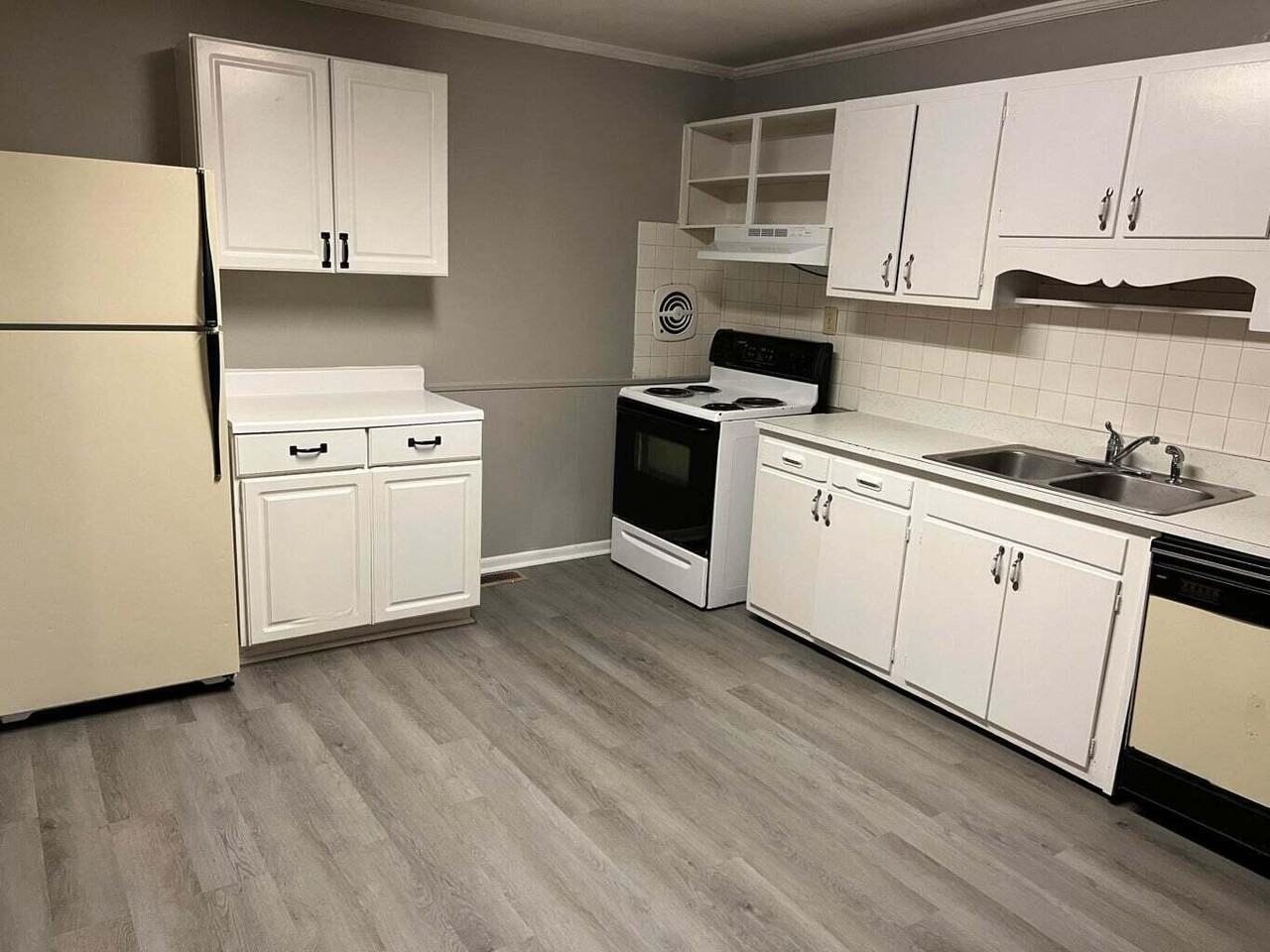 2391 Allen Dr - Photo 7 of 8