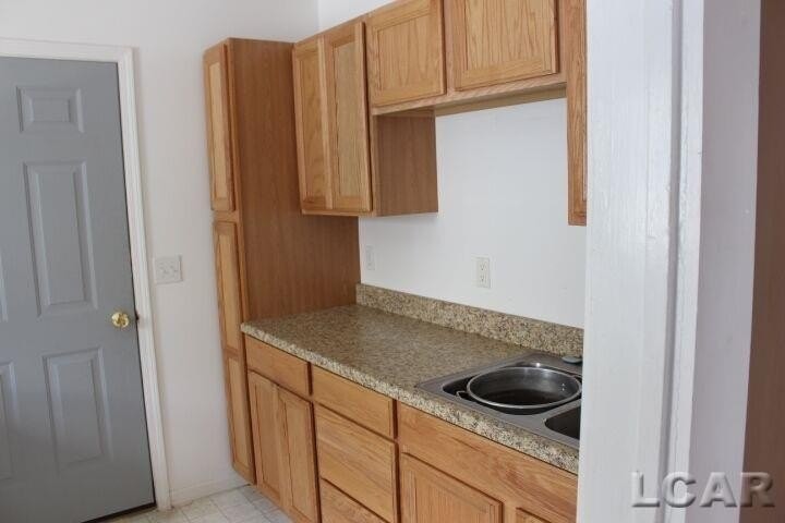 118 Clinton St - Photo 2 of 10