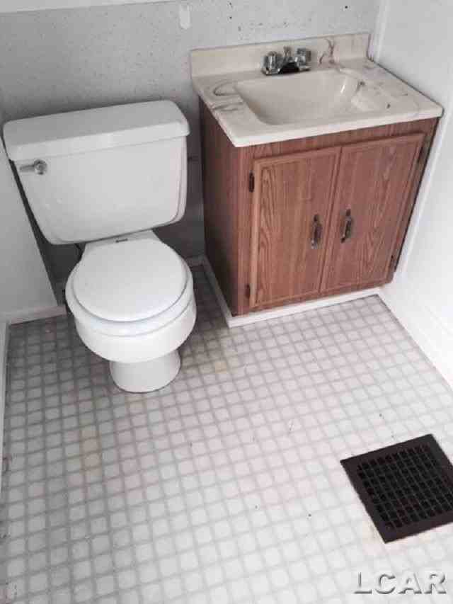 118 Clinton St - Photo 5 of 10