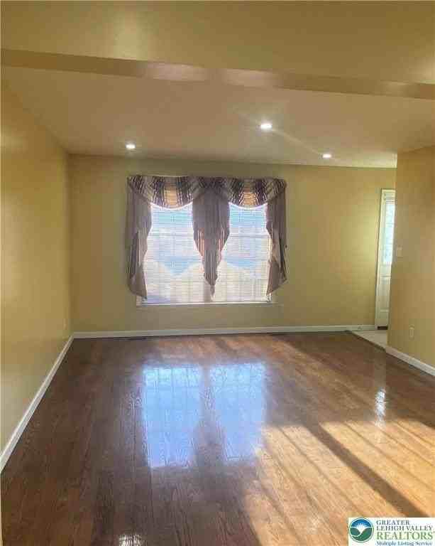 3104 Peacock Dr - Photo 2 of 14