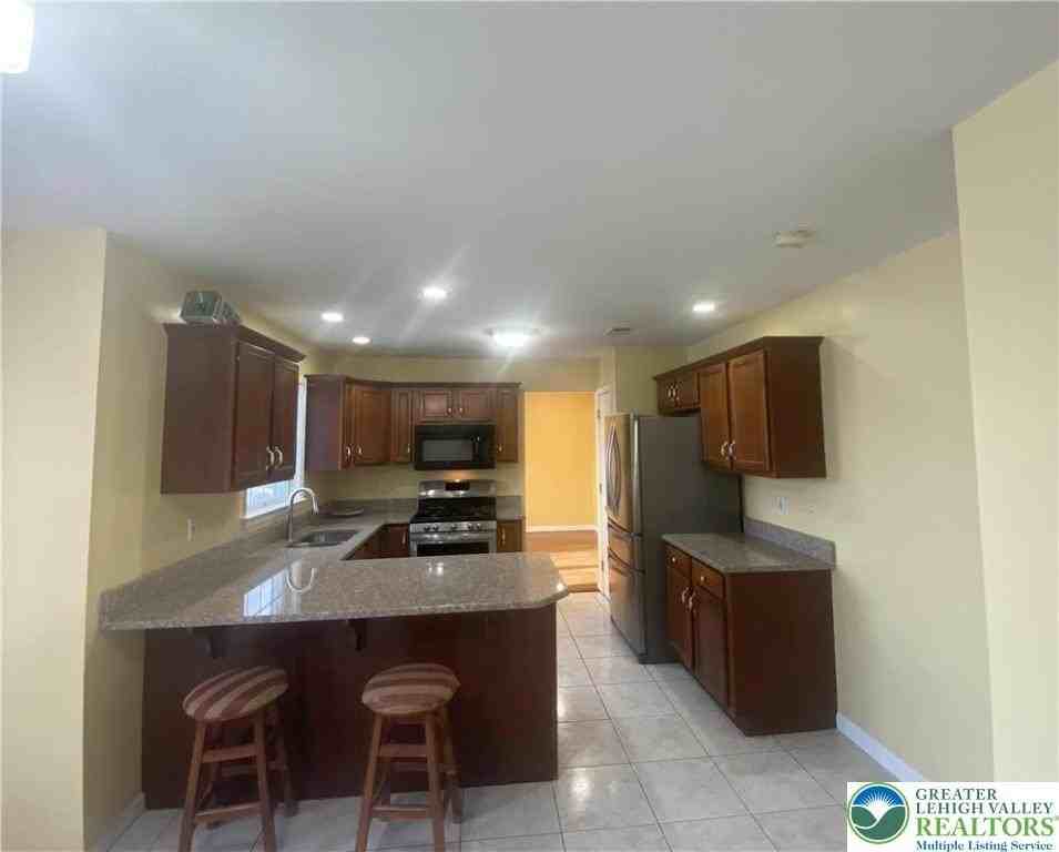 3104 Peacock Dr - Photo 4 of 14