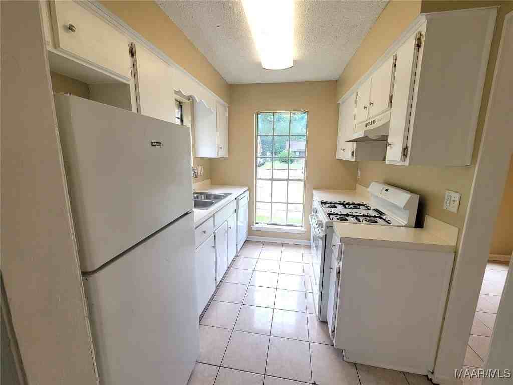 3024 Cross Creek Dr - Photo 4 of 13