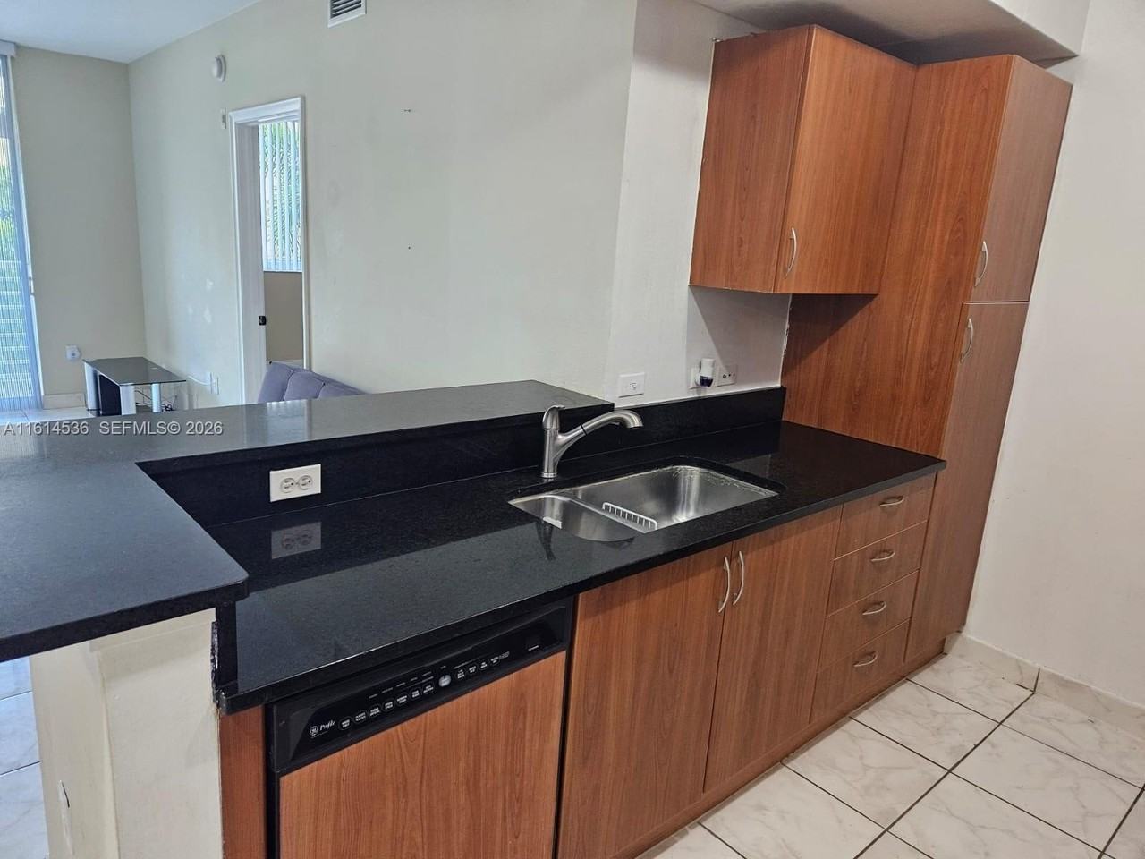 2775 NE NE 187th ST #323 - Photo 3 of 36