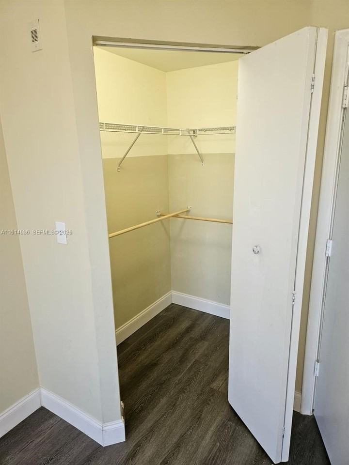 2775 NE NE 187th ST #323 - Photo 7 of 36