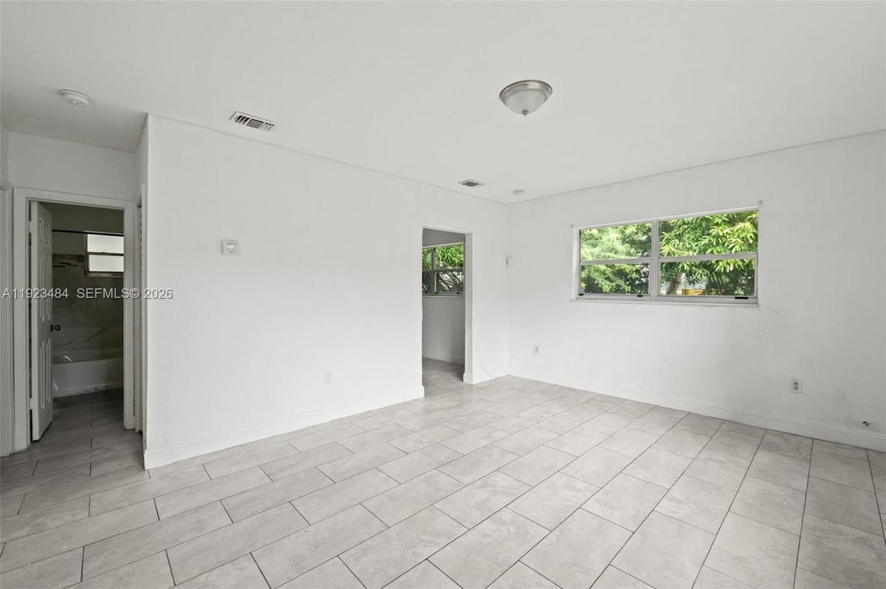 1429 Ne 118th Ter #2 - Photo 6 of 24