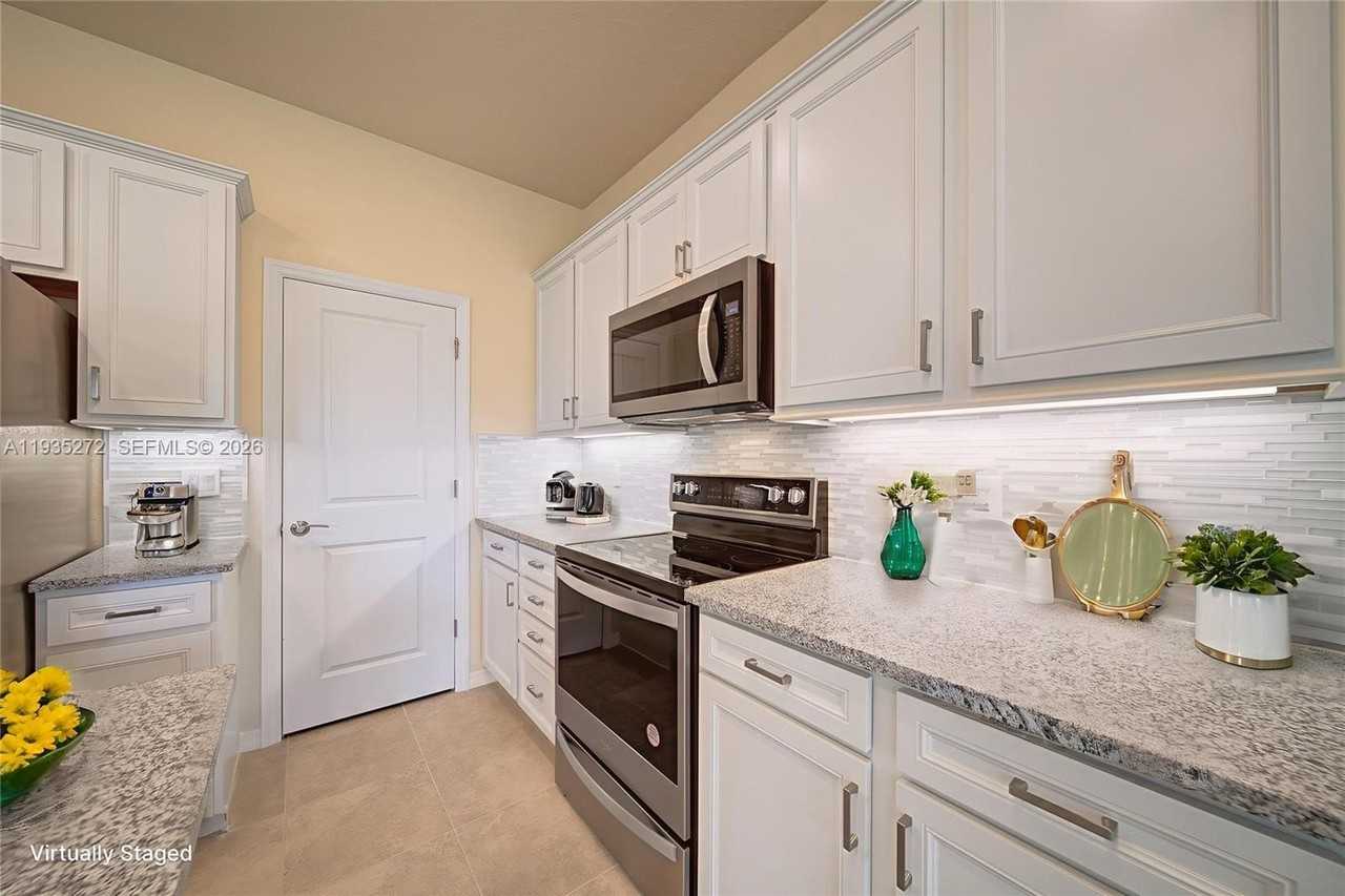 1023 Eucalyptus Dr - Photo 5 of 46