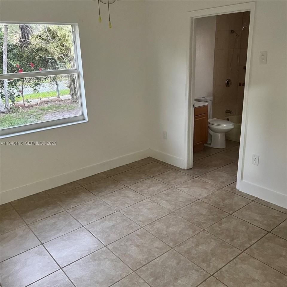 11896 Sw 224th St - Photo 5 of 13