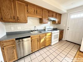 featured image of 185 Sydney St #1