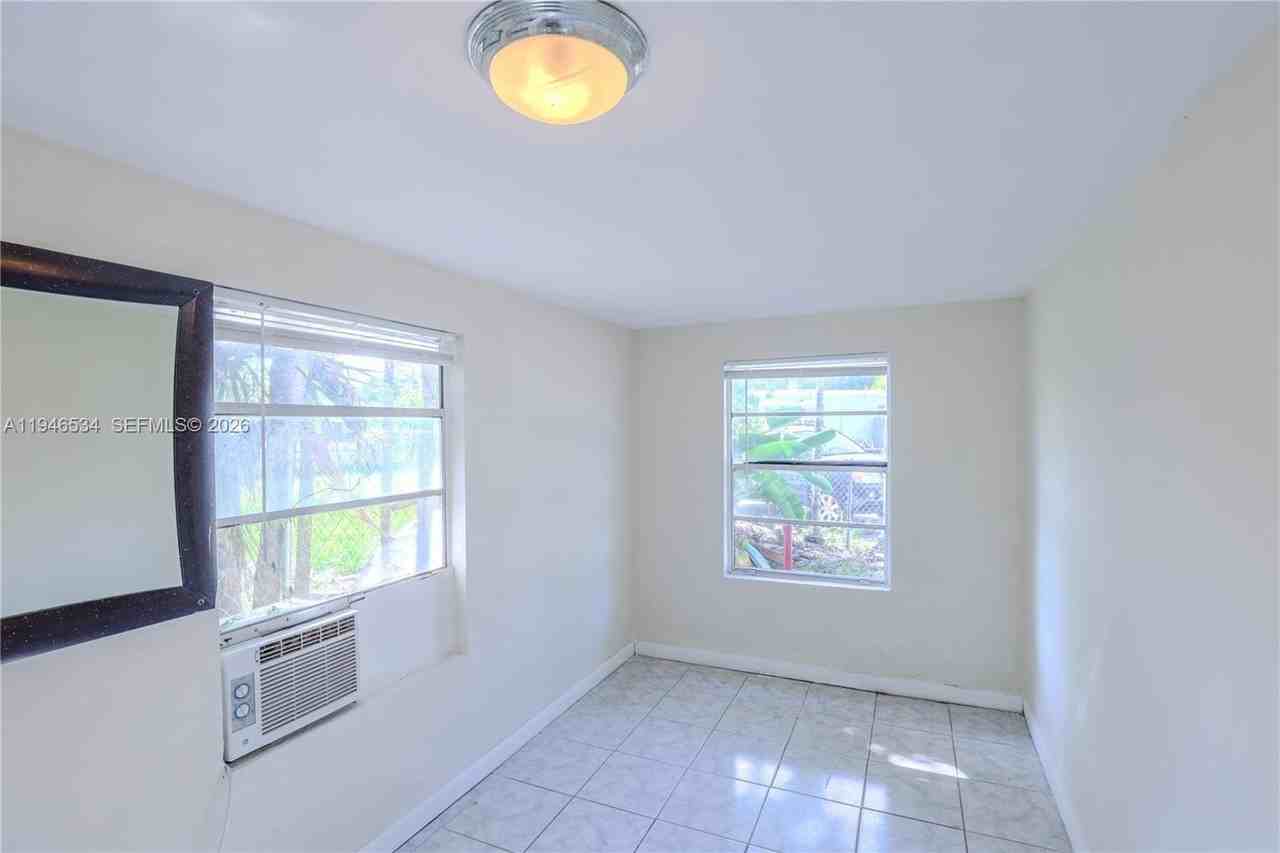 2250 Ne 136th St #0 - Photo 5 of 18