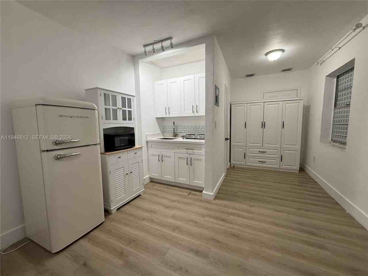 541 E 38th St #E - Photo 2 of 9