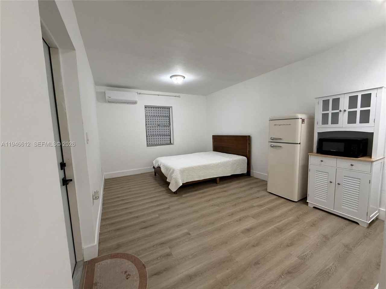 541 E 38th St #E - Photo 3 of 9