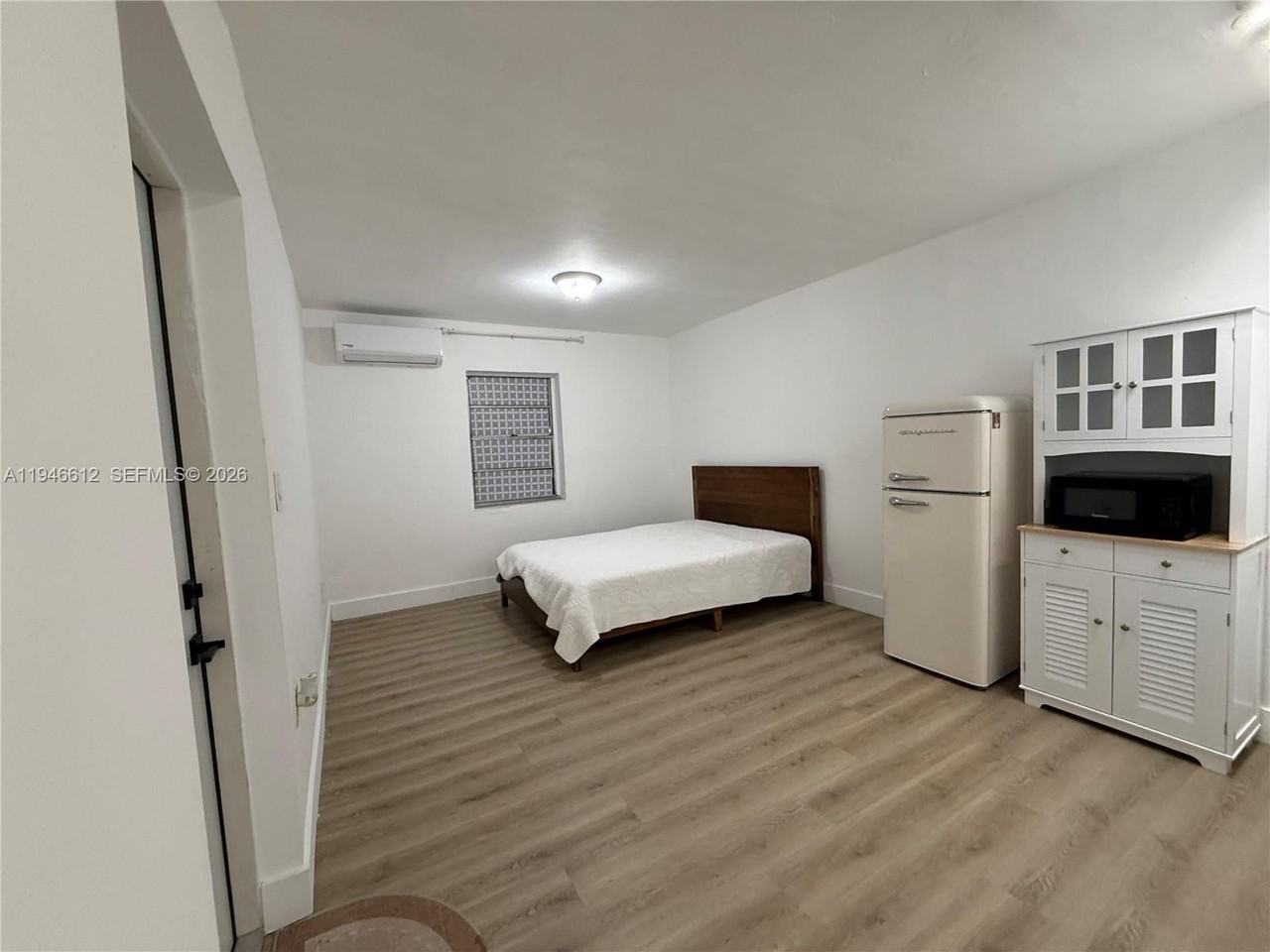 541 E 38th St #E - Photo 5 of 9