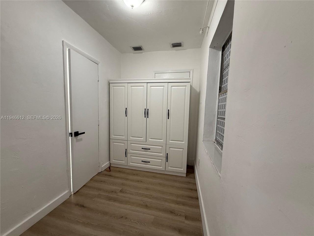 541 E 38th St #E - Photo 6 of 9