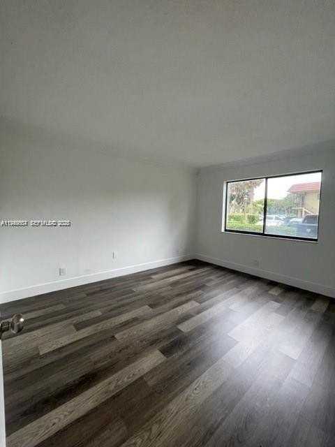 321 Lakeview Dr #105 - Photo 4 of 23