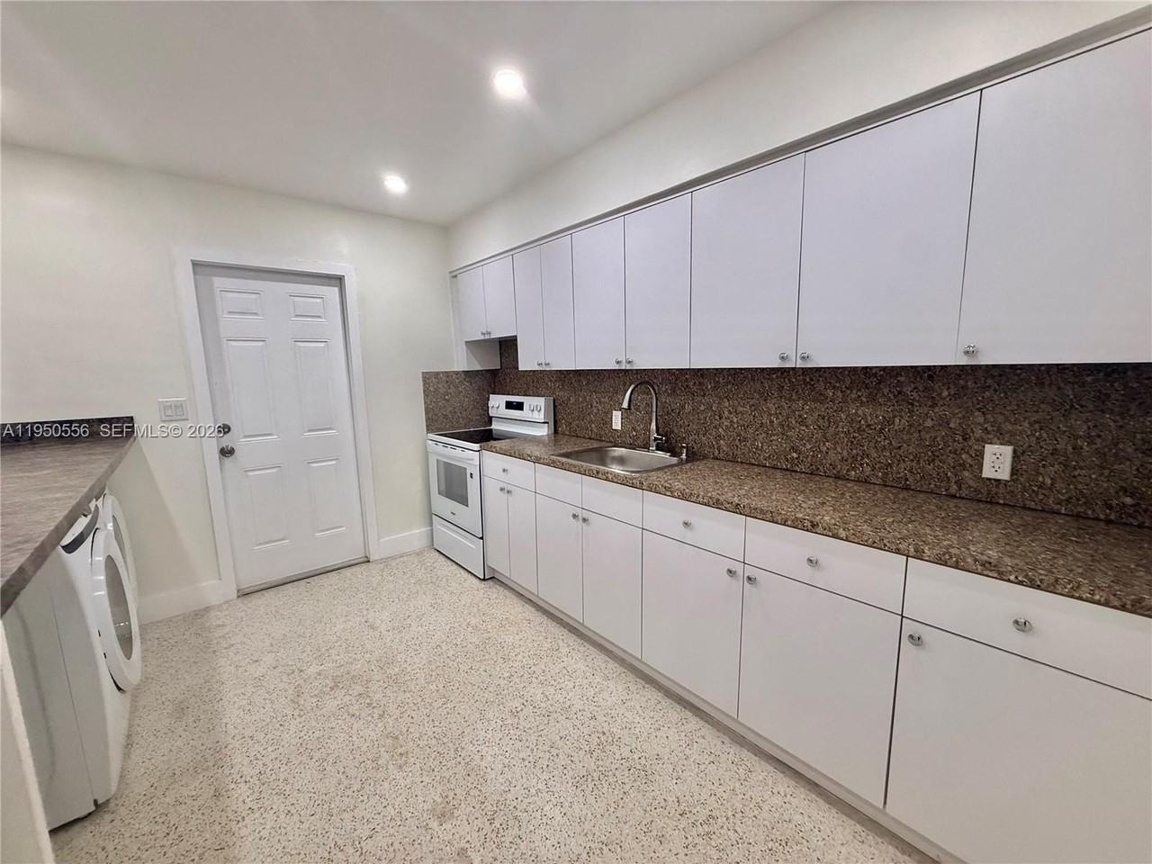 3400 Sw 17th St #1 - Photo 3 of 10