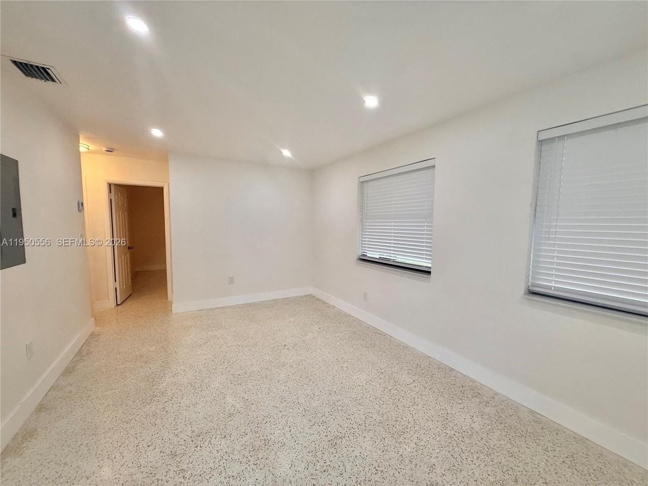 3400 Sw 17th St #1 - Photo 4 of 10