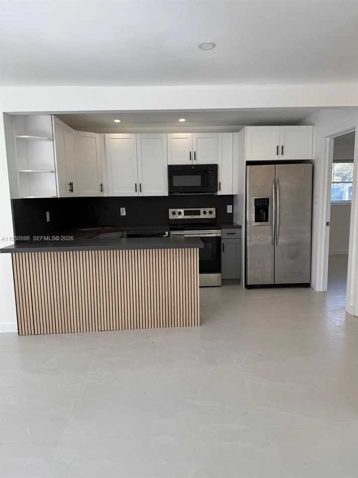 1056 Sw 2nd St #1056 - Photo 3 of 20