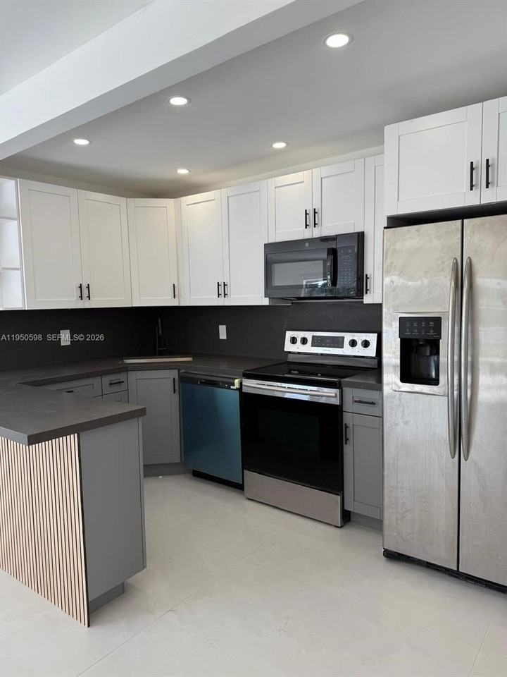 1056 Sw 2nd St #1056 - Photo 4 of 20