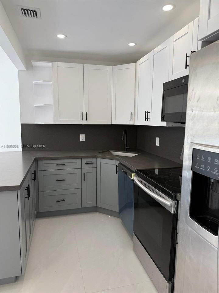 1056 Sw 2nd St #1056 - Photo 5 of 20