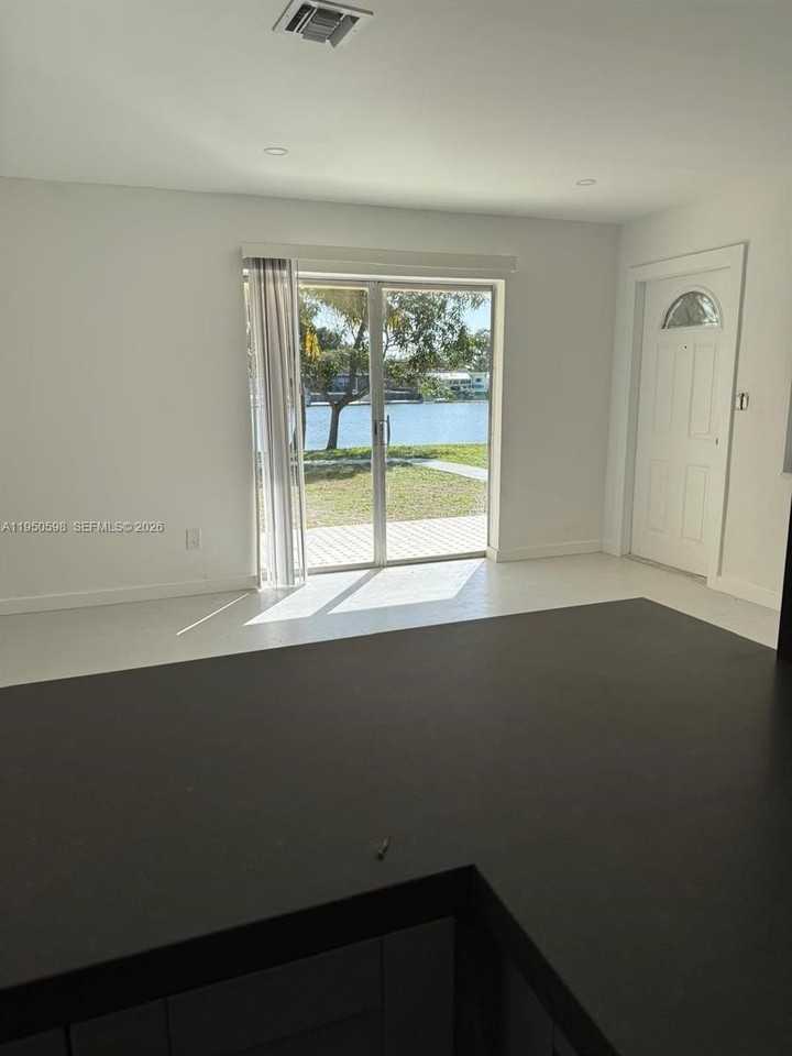 1056 Sw 2nd St #1056 - Photo 6 of 20