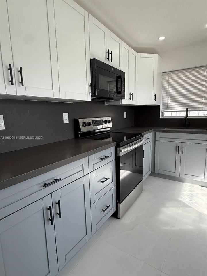 1054 Sw 2nd St #1058 - Photo 5 of 15