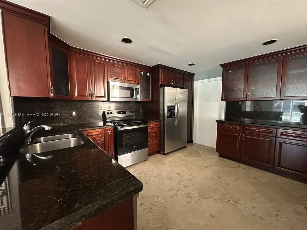 1402 Veracruz Ln #1-7 - Photo 7 of 28