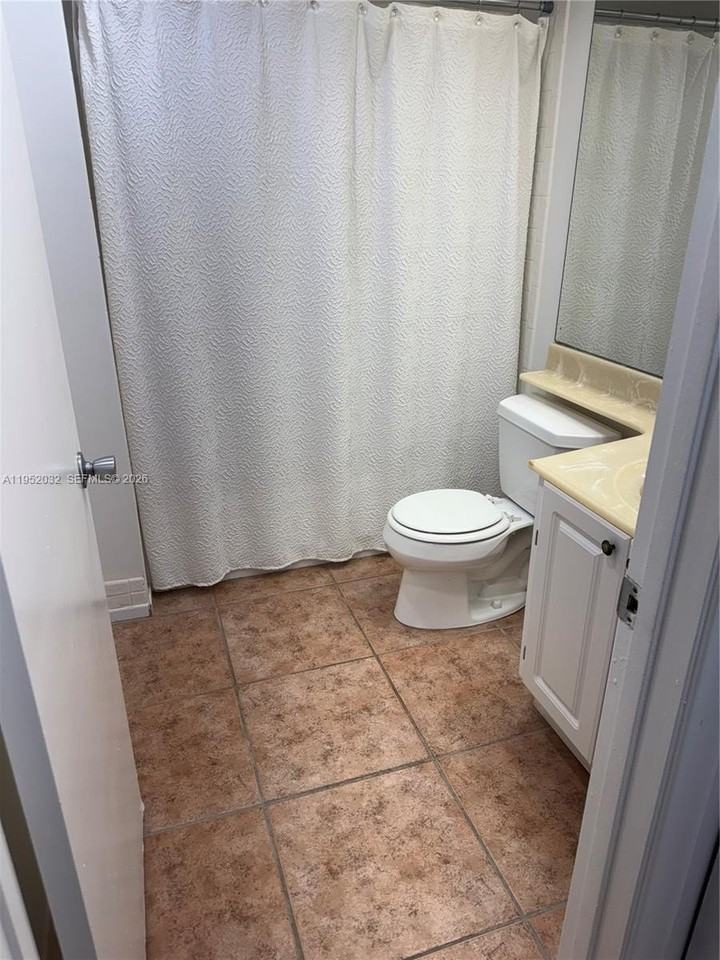 100 Sw 130th Ter #106C - Photo 4 of 10