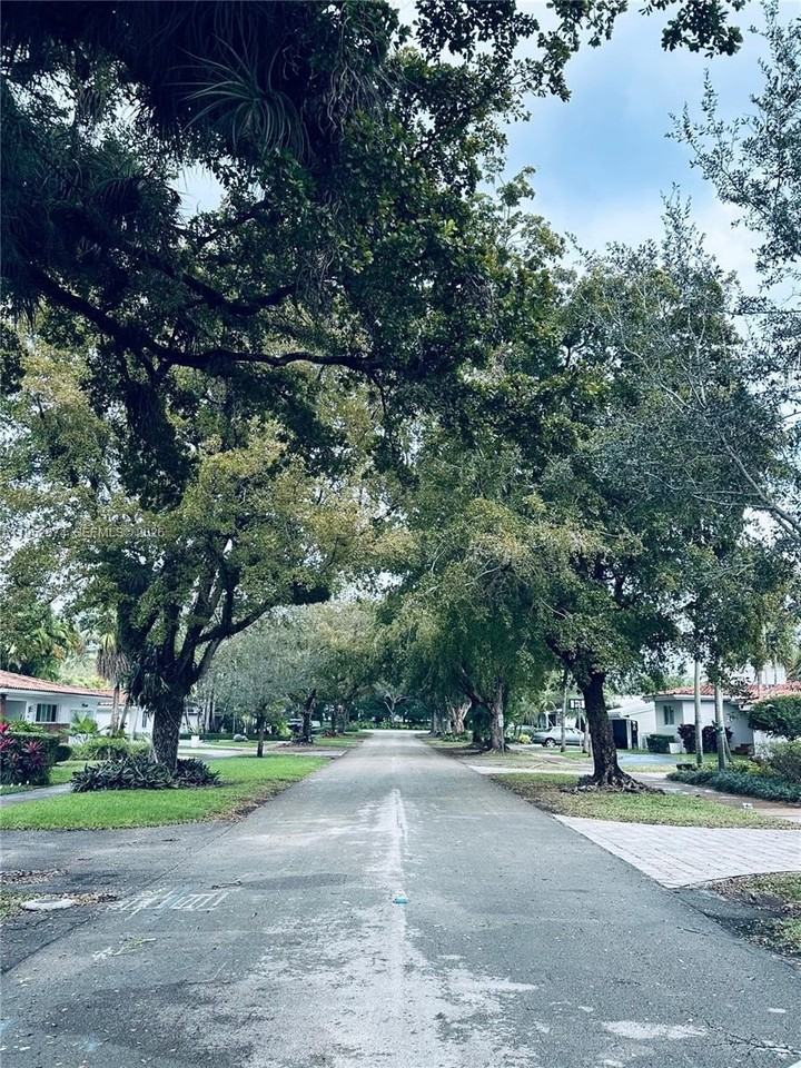 1430 Baracoa Ave - Photo 2 of 25