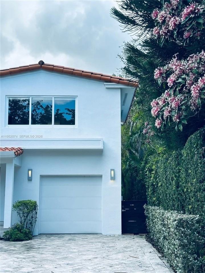 1430 Baracoa Ave - Photo 4 of 25