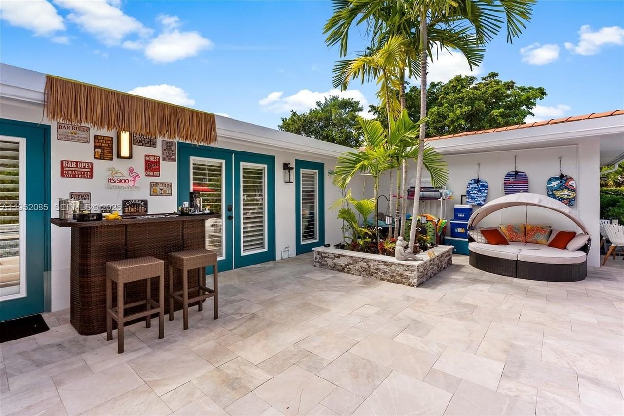 2600 Ne 15th St - Photo 5 of 48