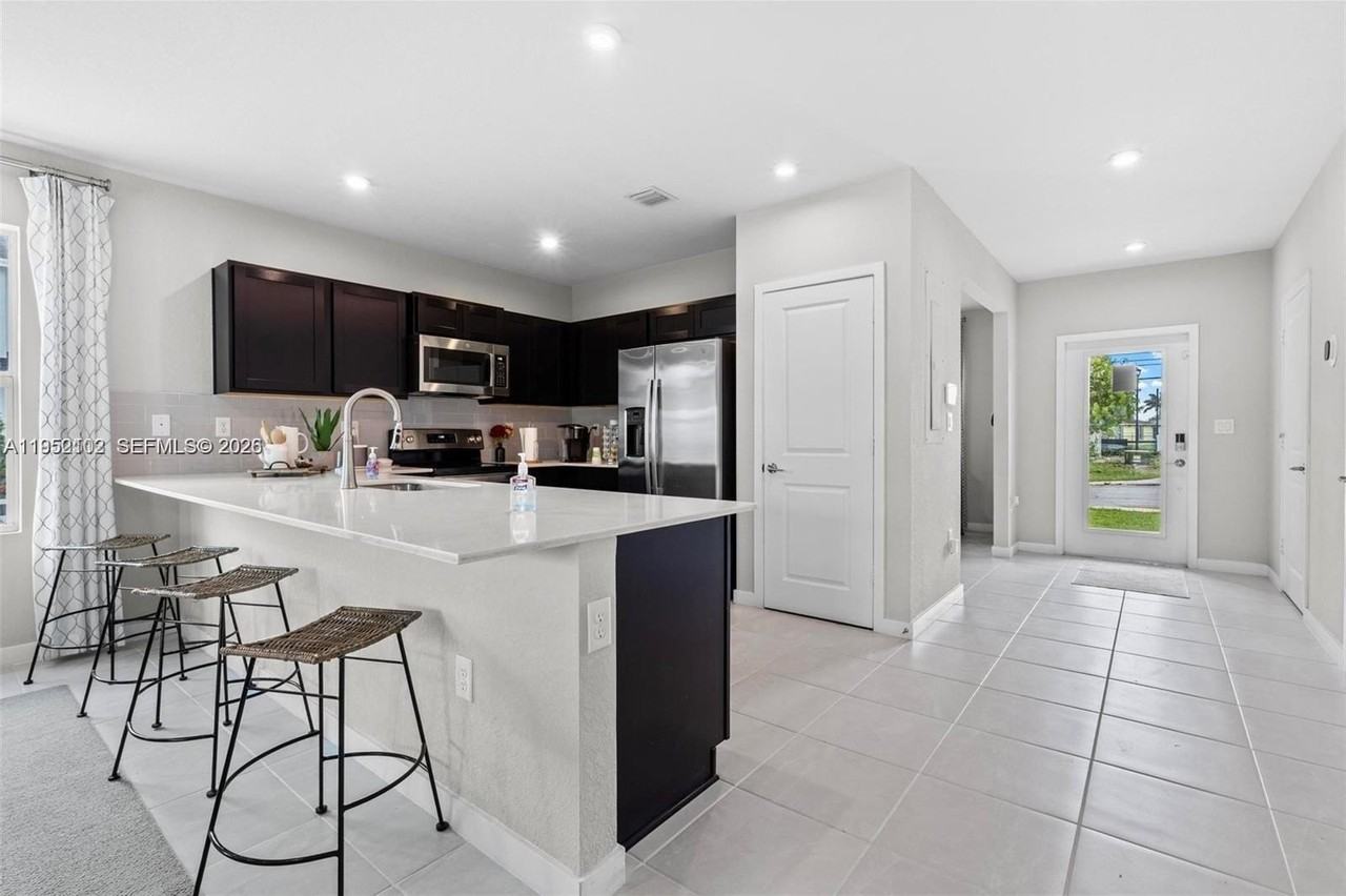 436 Nw 10th Ct #436 - Photo 2 of 23