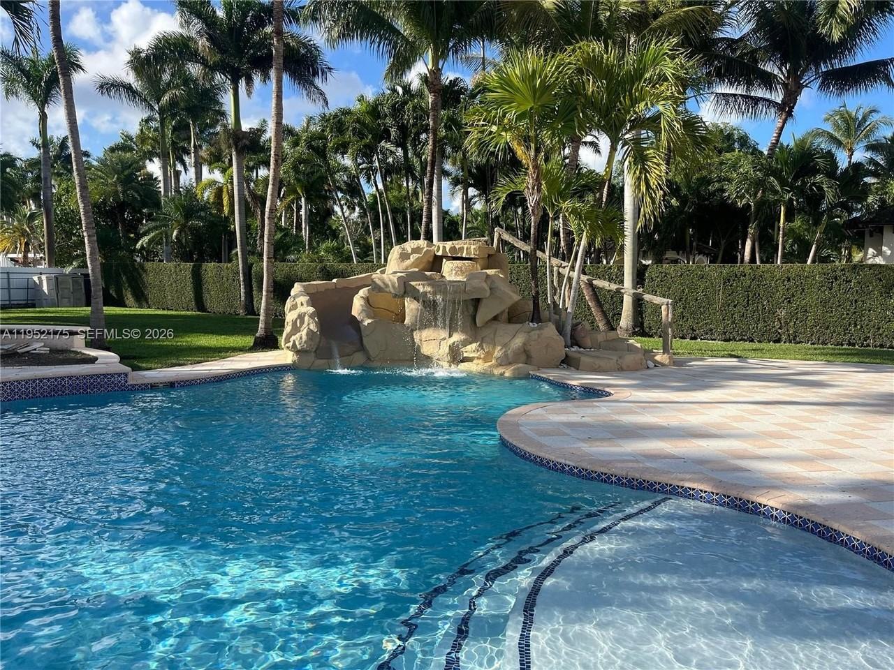 450 Nw 130th Ave - Photo 4 of 7